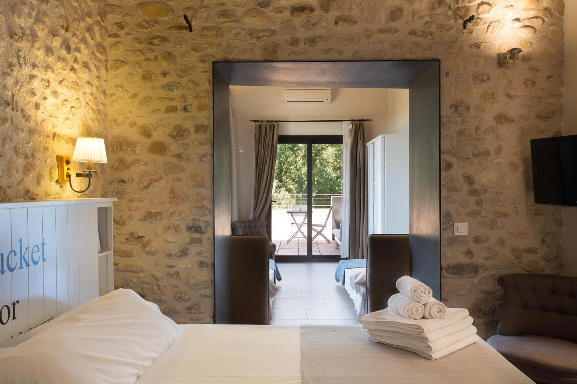 Clotas Masia Bed & Breakfast